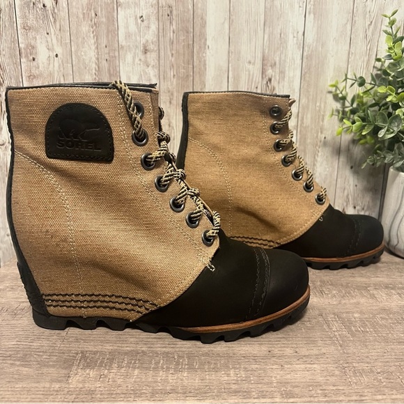 Sorel Shoes - Sorel PDX Wedge Tan and Black Lace Up Boots 6.5